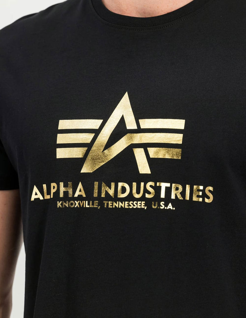 Camiseta Alpha Industries Basic Big Logo Foil Print Negra y Dorada Hombre