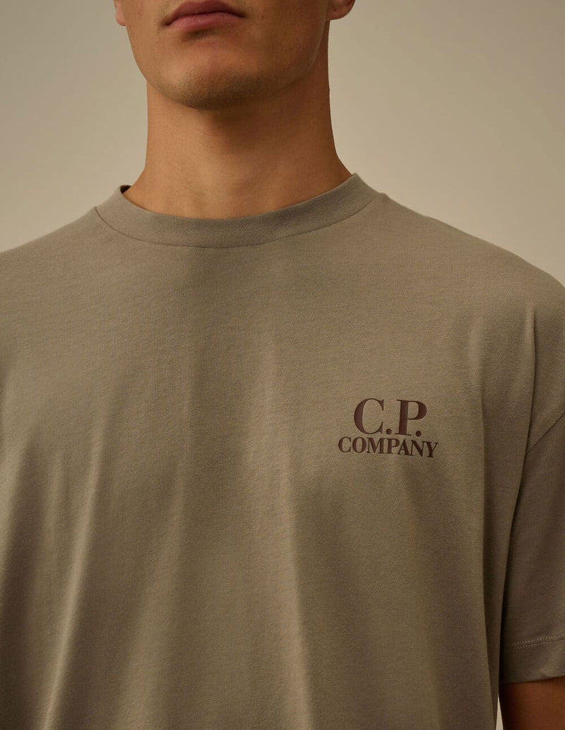 Camiseta C.P. Company con Logo Marrón Hombre