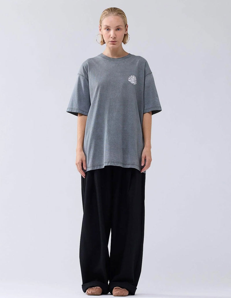 Camiseta New Amsterdam Lace Print Logo Gris Unisex 2502061003
