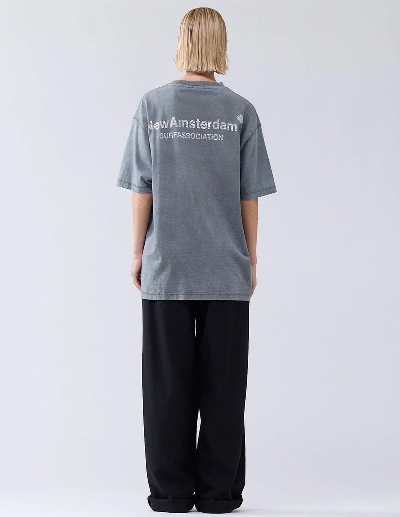 Camiseta New Amsterdam Lace Print Logo Gris Unisex 2502061003