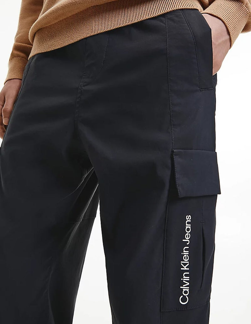 Pantalón Cargo Calvin Klein Jeans de Nailon Reciclado Negro Hombre