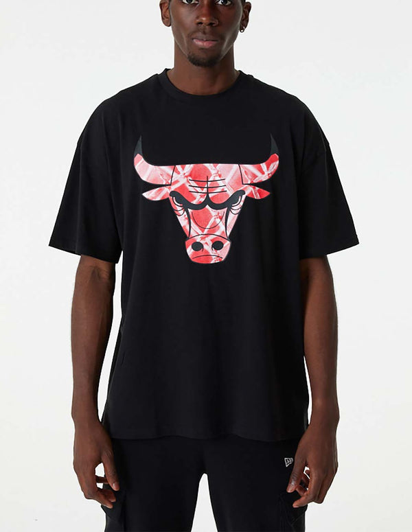 Camiseta New Era Chicago Bulls NBA Infill Logo Oversized Negra Hombre