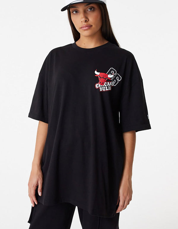 Camiseta New Era Chicago Bulls NBA Arch Wordmark Oversized Negra Unisex