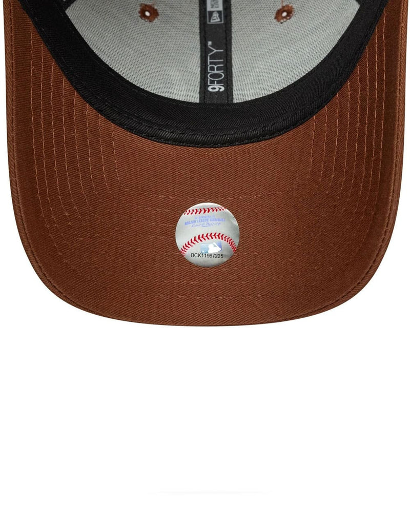 Gorra New Era New York Yankees MLB Essential 9FORTY Marrón Unisex