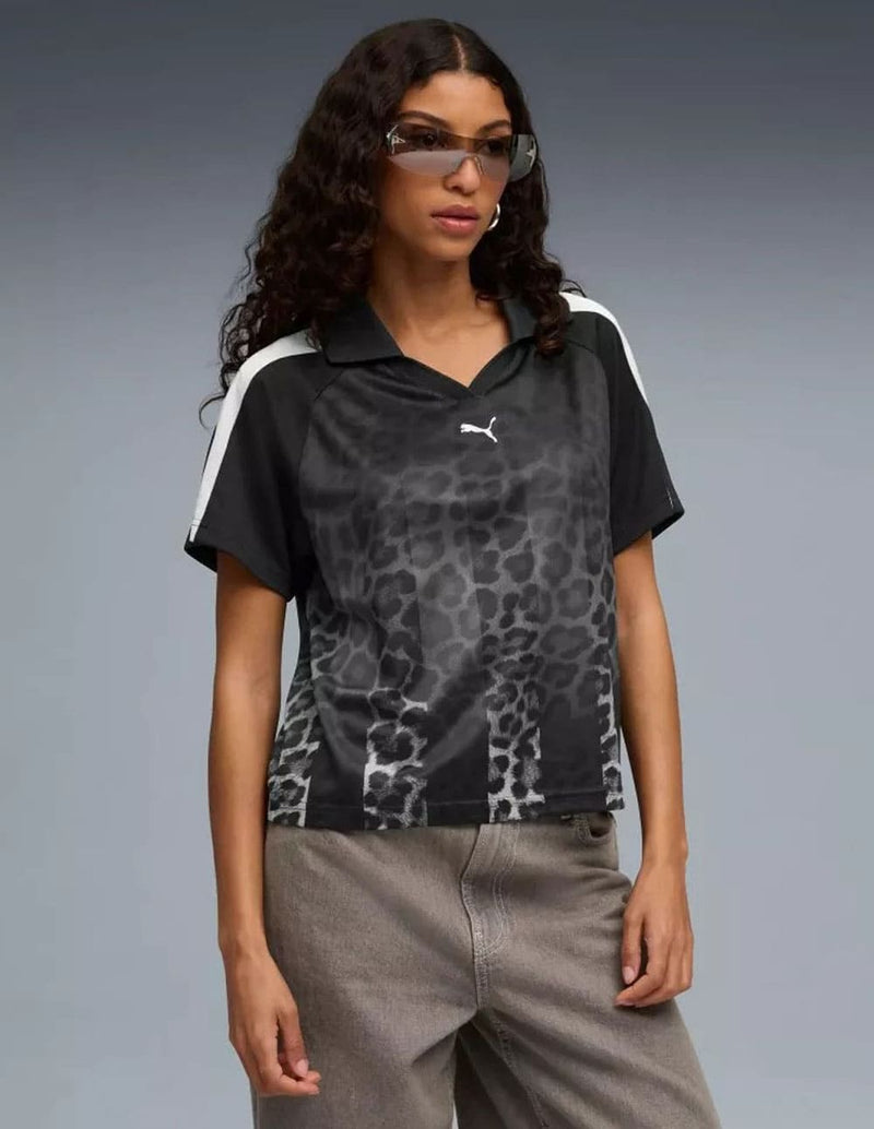Camiseta Puma Leo Luxe Estampada Negra Mujer