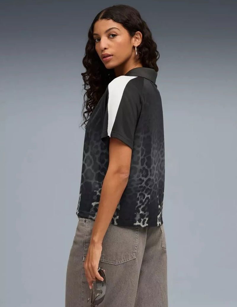 Camiseta Puma Leo Luxe Estampada Negra Mujer