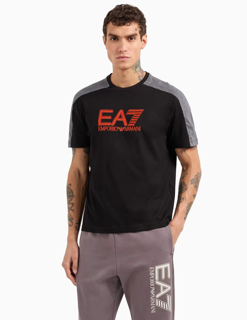 Camiseta Emporio Armani EA7 con Visibility Negra Hombre