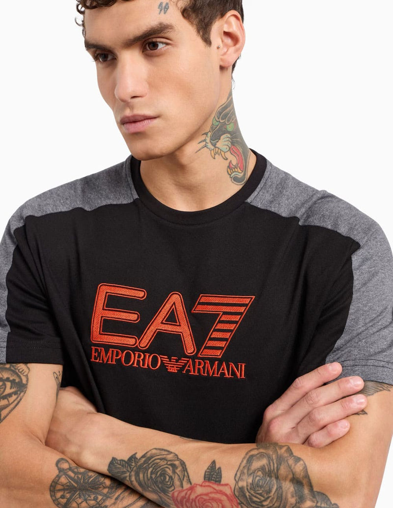 Camiseta Emporio Armani EA7 con Visibility Negra Hombre