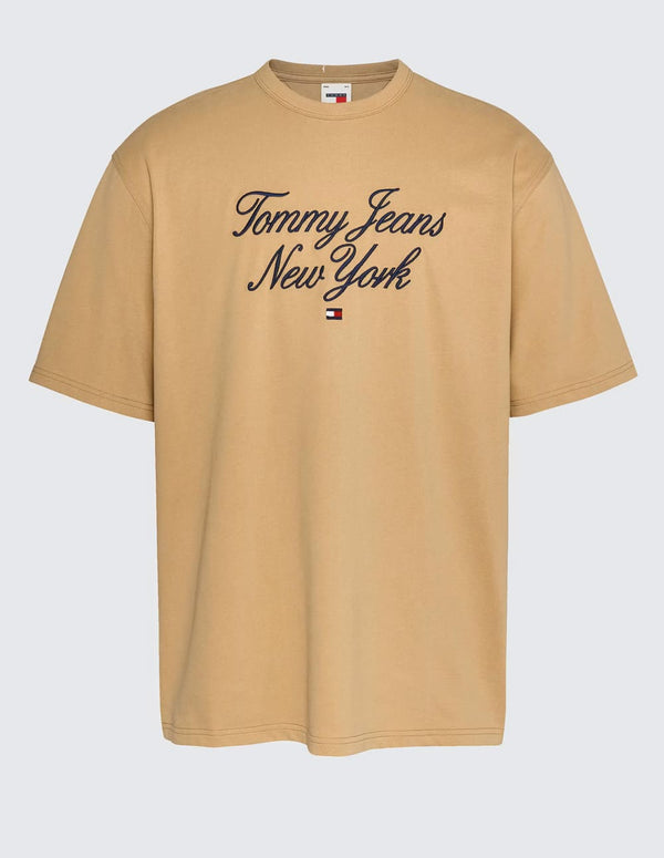 Camiseta Tommy Jeans Oversized Luxe Serif NY Marrón Hombre