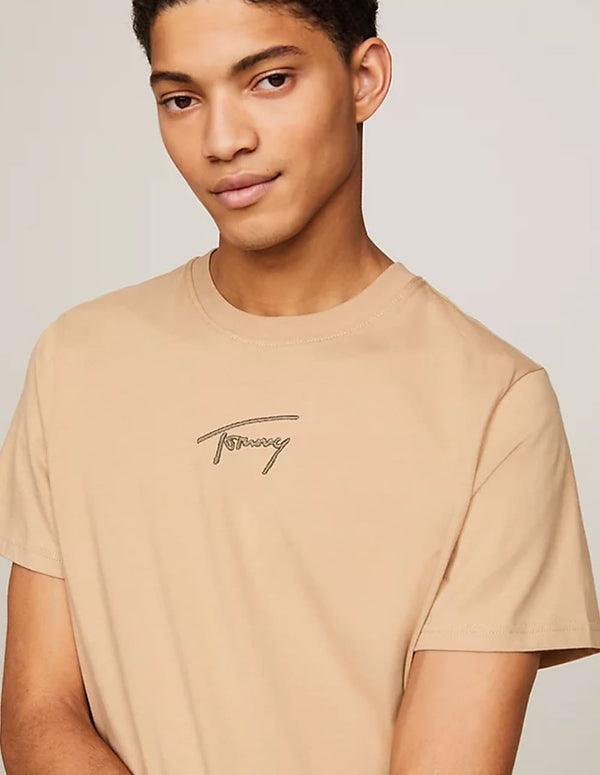 Camiseta Tommy Jeans Signature con Logo Bordado Beige Hombre