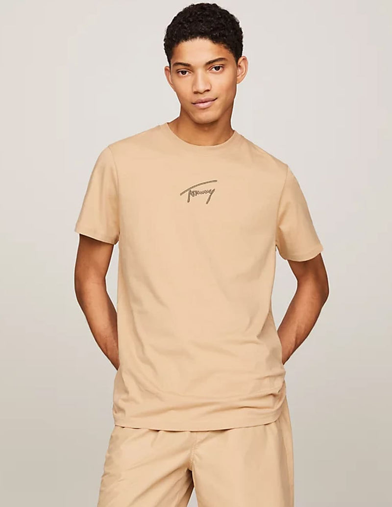 Camiseta Tommy Jeans Signature con Logo Bordado Beige Hombre