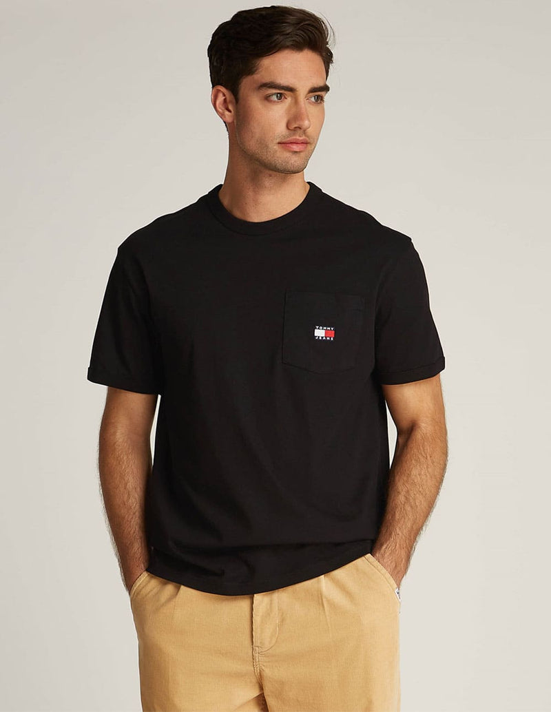 Camiseta Tommy Jeans Regular Badge Pocket Negra Hombre