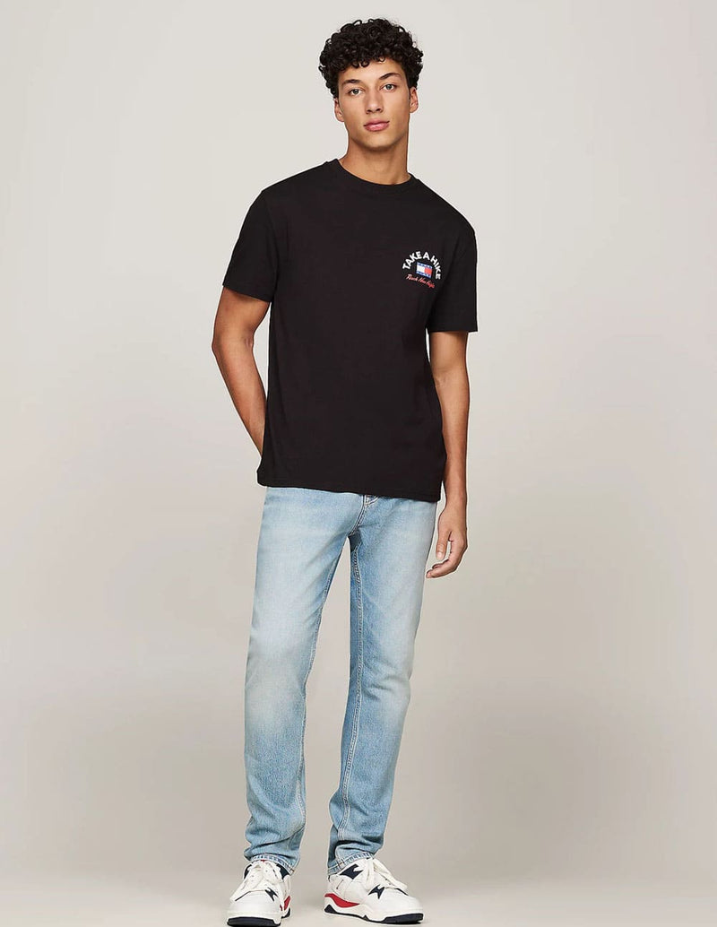 Camiseta Tommy Jeans con Eslogan Gráfico Negra Hombre