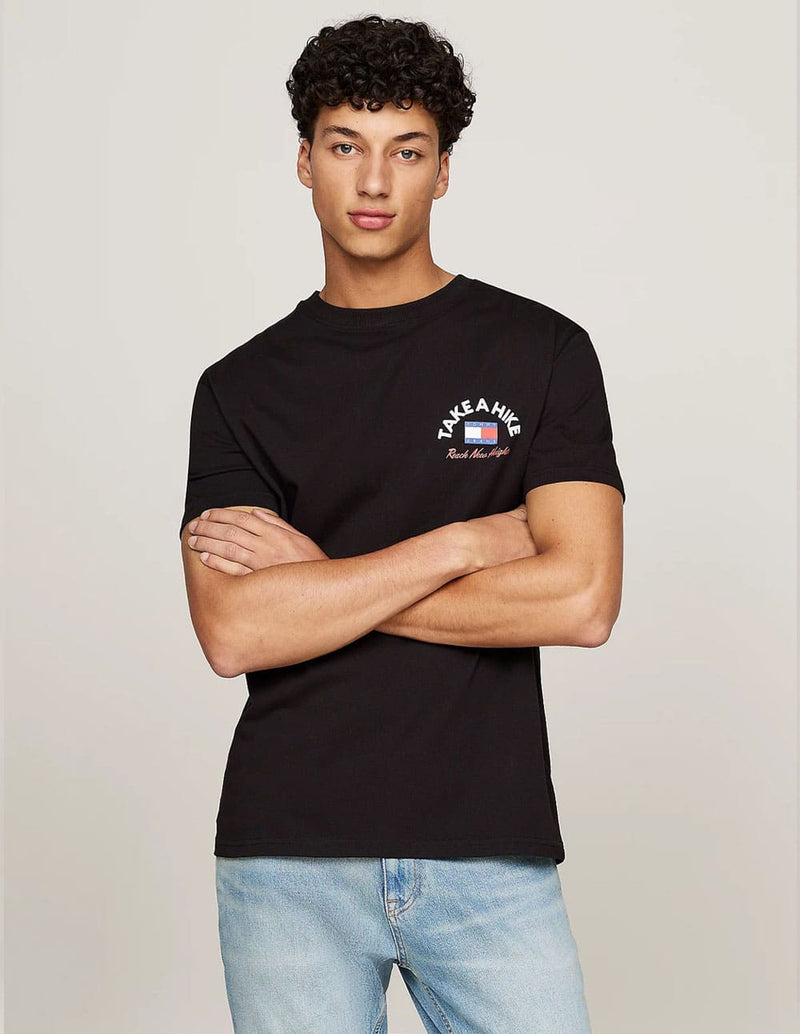 Camiseta Tommy Jeans con Eslogan Gráfico Negra Hombre