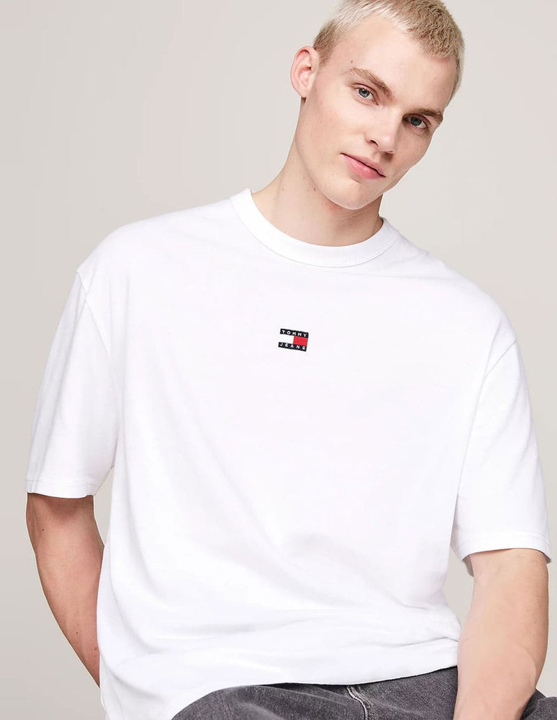 Camiseta Tommy Jeans Logo Patch Blanca Hombre