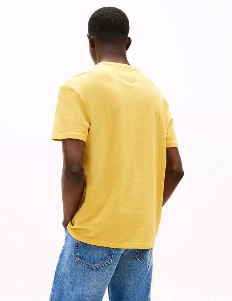 Camiseta Tommy Jeans con Parche de Logo Amarilla Hombre