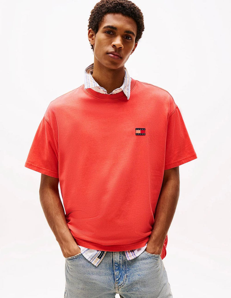 Camiseta Tommy Jeans con Parche de Logo Naranja Hombre
