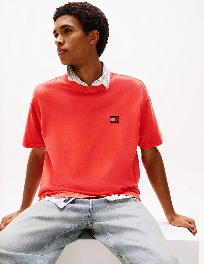 Camiseta Tommy Jeans con Parche de Logo Naranja Hombre
