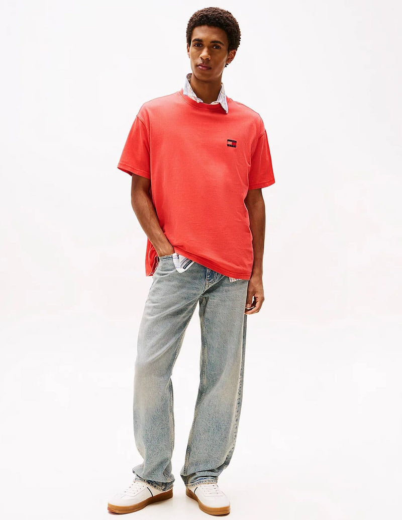 Camiseta Tommy Jeans con Parche de Logo Naranja Hombre