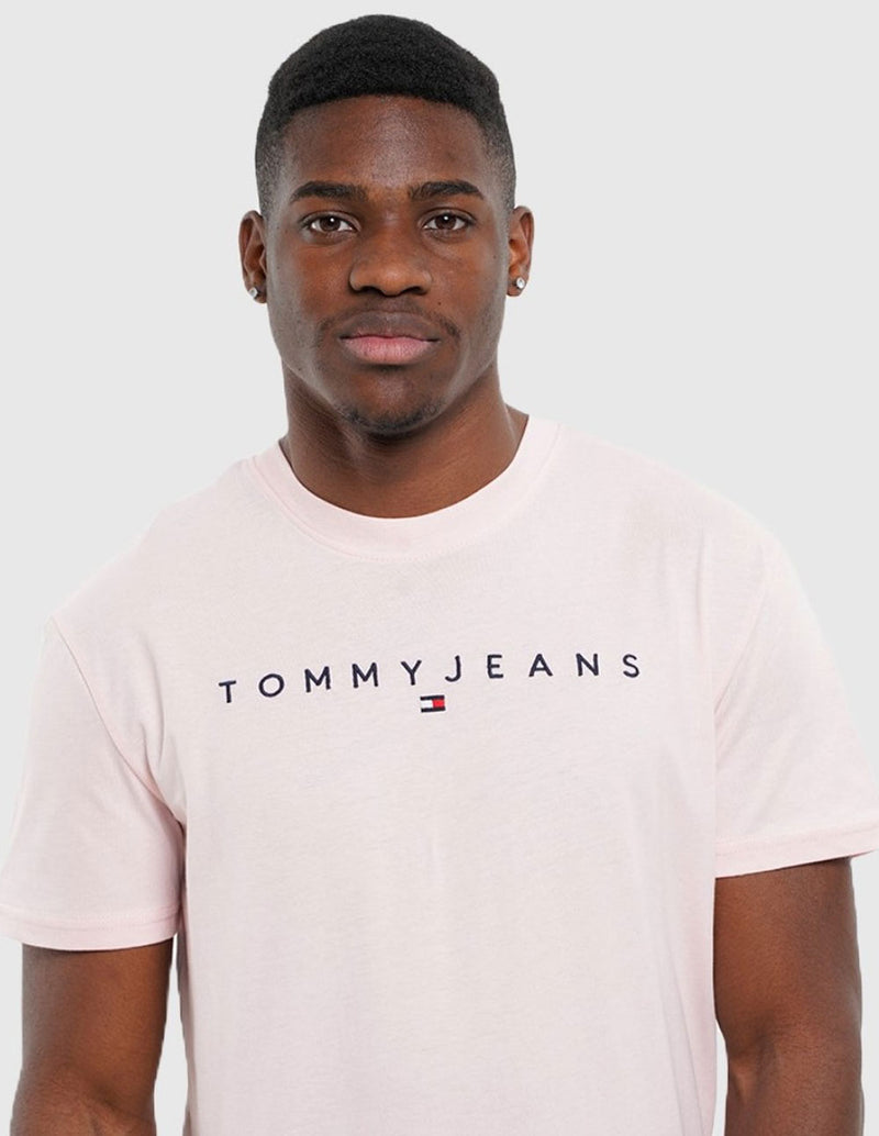Camiseta Tommy Jeans con Logo Bordado Rosa Hombre