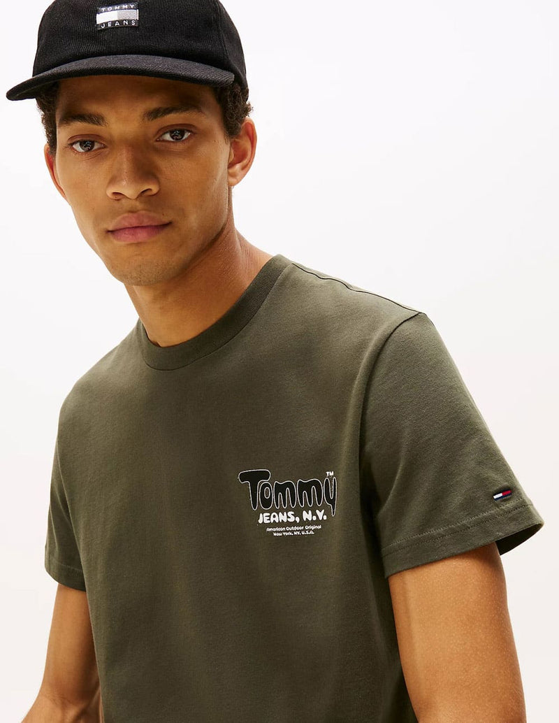 Camiseta Tommy Jeans con Logo Verde Hombre