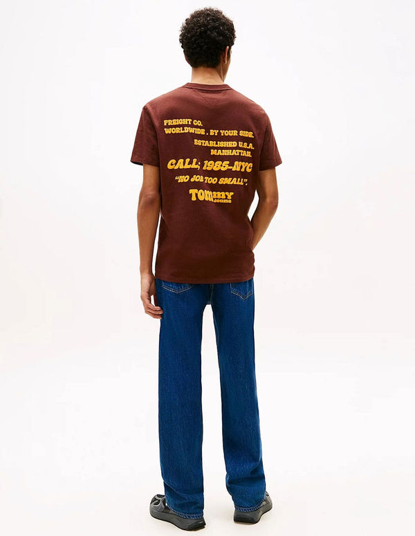 Camiseta Tommy Jeans con Logo Marrón Hombre