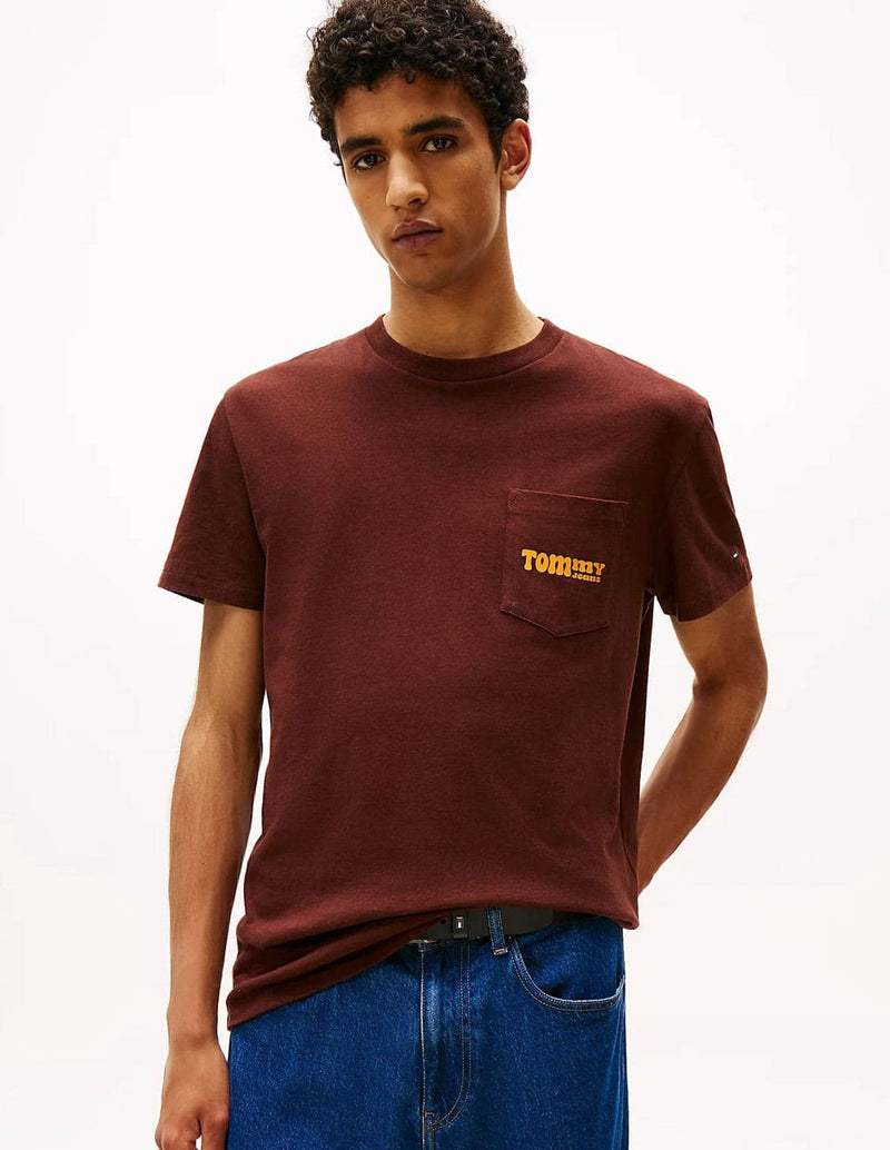 Camiseta Tommy Jeans con Logo Marrón Hombre