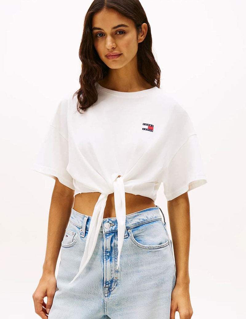 Camiseta Tommy Jeans Anudada con Parche Blanca Mujer