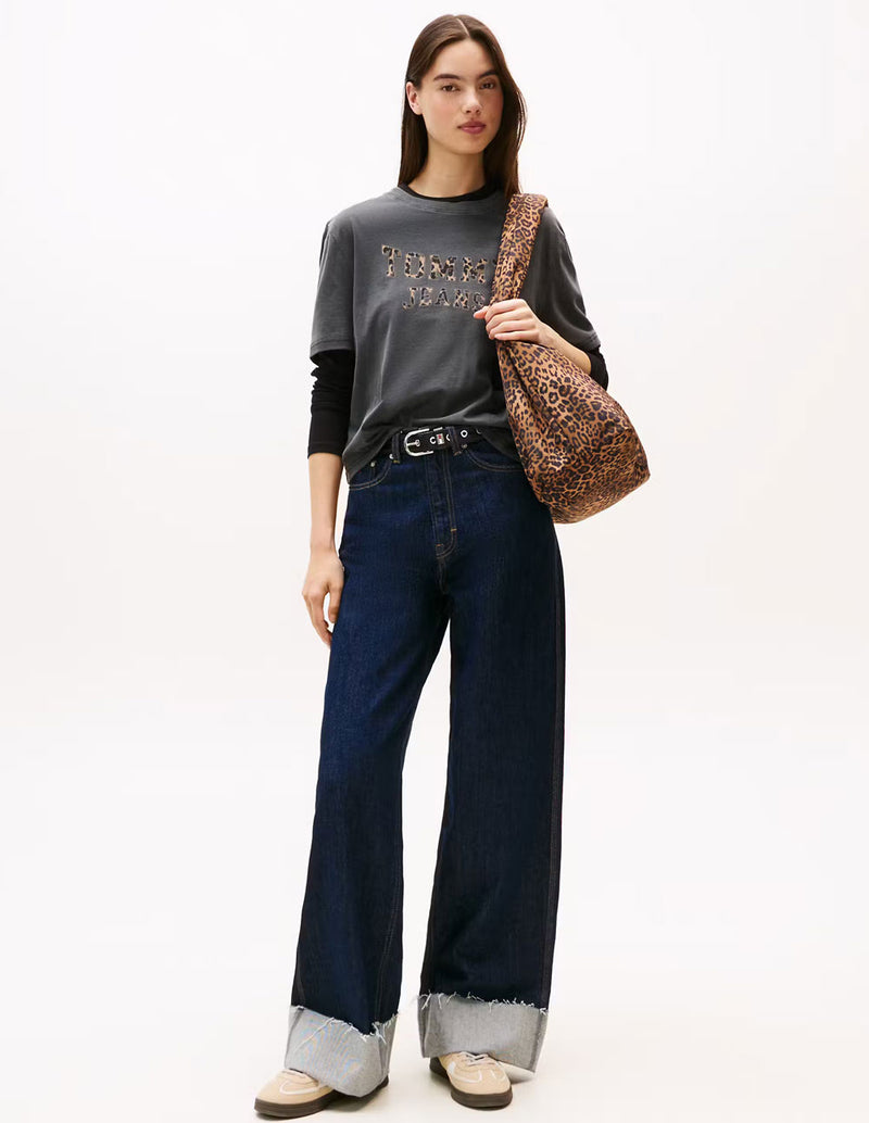 Camiseta Tommy Jeans con Logo Animal Print Gris Mujer