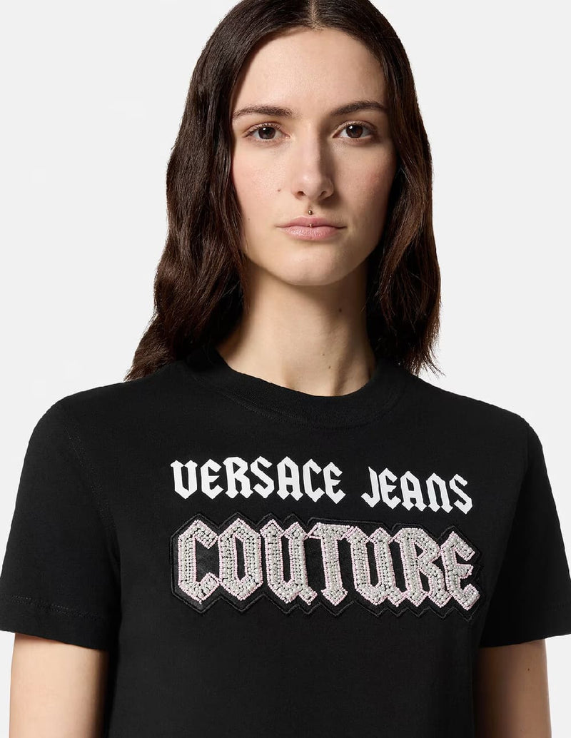 Camiseta Versace Jeans Couture con Logo Gótico Negra Mujer