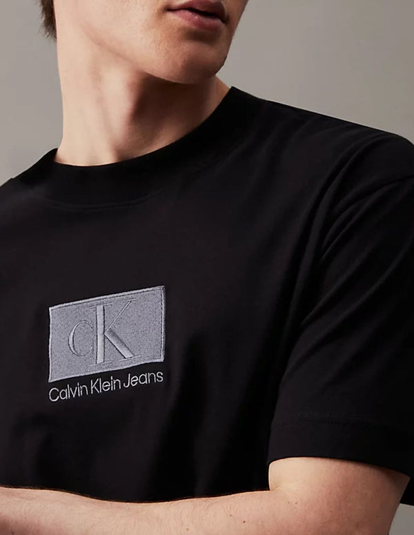 Camiseta Calvin Klein Jeans Relaxed Badge Negra Hombre