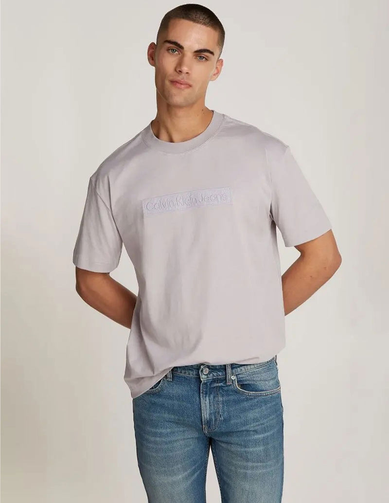 Camiseta Calvin Klein Jeans con Logo en Relieve Gris Hombre