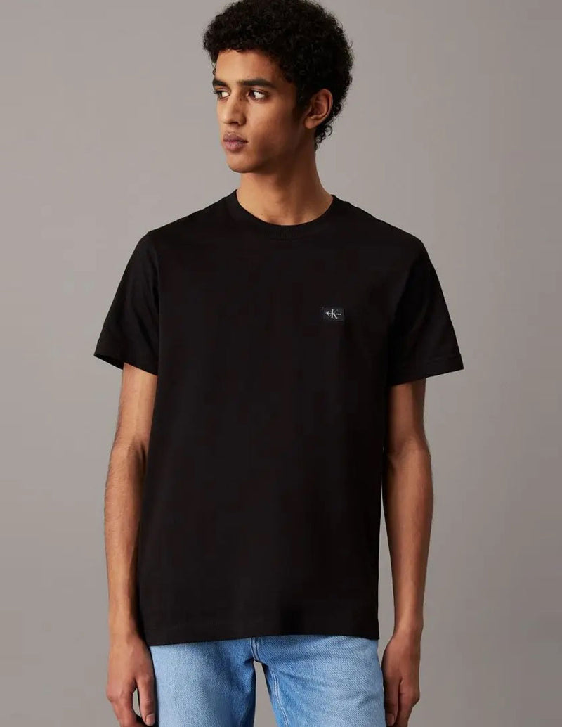 Camiseta Calvin Klein Jeans con Insignia Negra Hombre