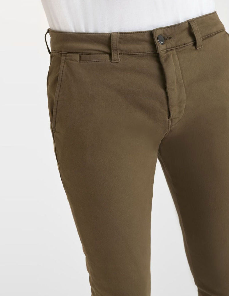 Pantalón Chino Le Temps des Cerises Kurt Marrón Hombre