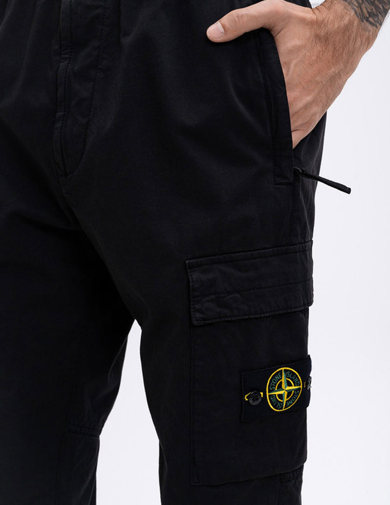 Pantalón Cargo Stone Island con Logo Negro Hombre
