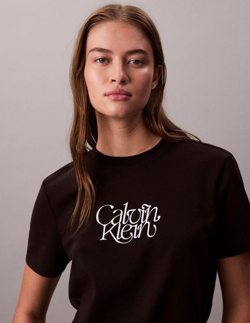 Camiseta Calvin Klein Jeans con Logo Negra Mujer