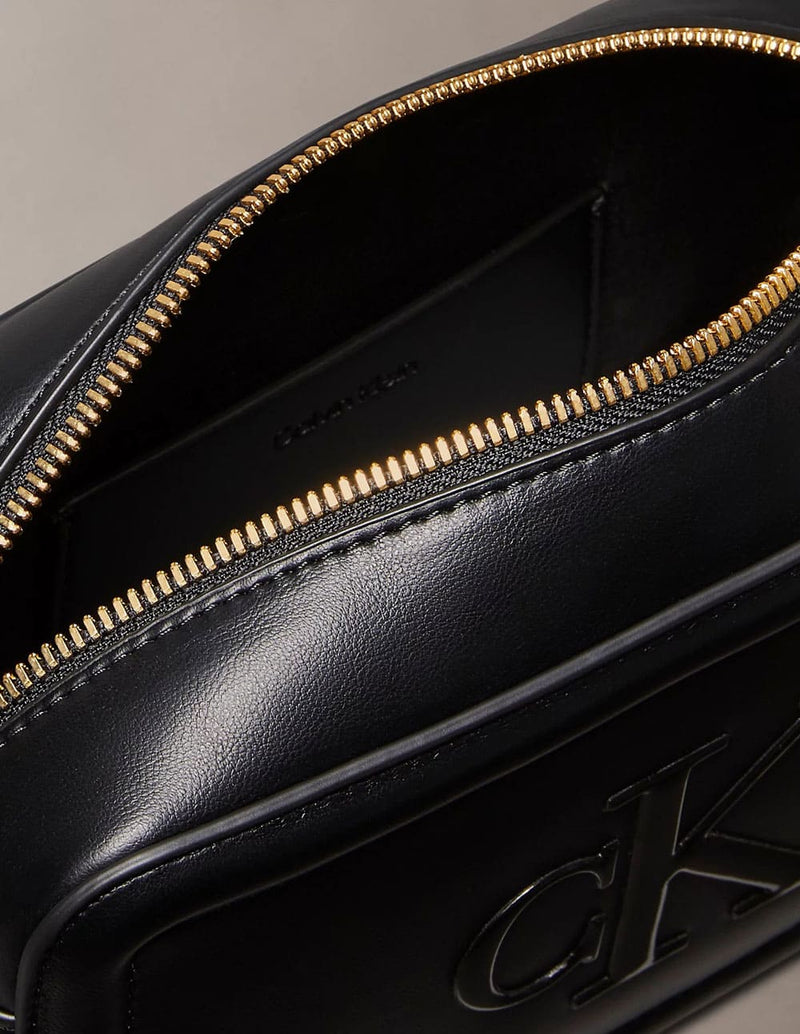 Bolso Calvin Klein Jeans con Logo Grabado Negro Mujer 13 x 21 x 9