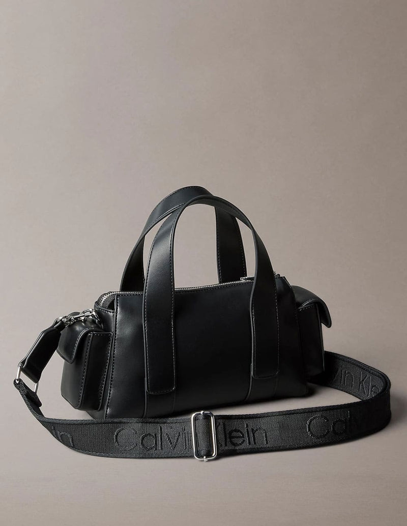 Bolso Calvin Kelin Jeans de Mano Cruzado Negro Mujer 15 x 24 x 7