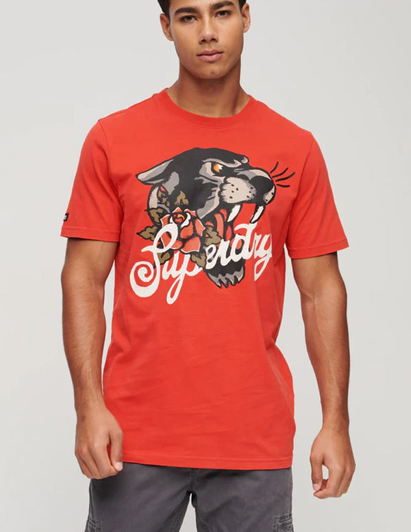 Camiseta Superdry Tatoo Script Graphic Roja Hombre