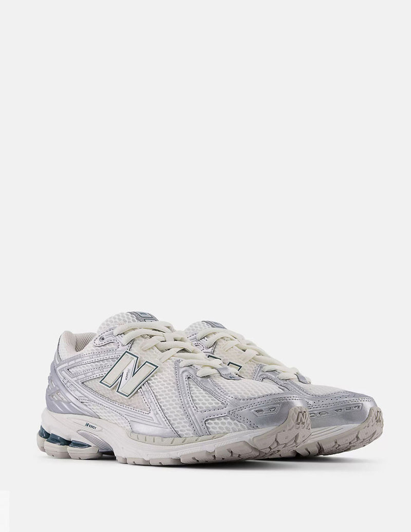 New Balance M1906R EE Grises y Blancas Unisex