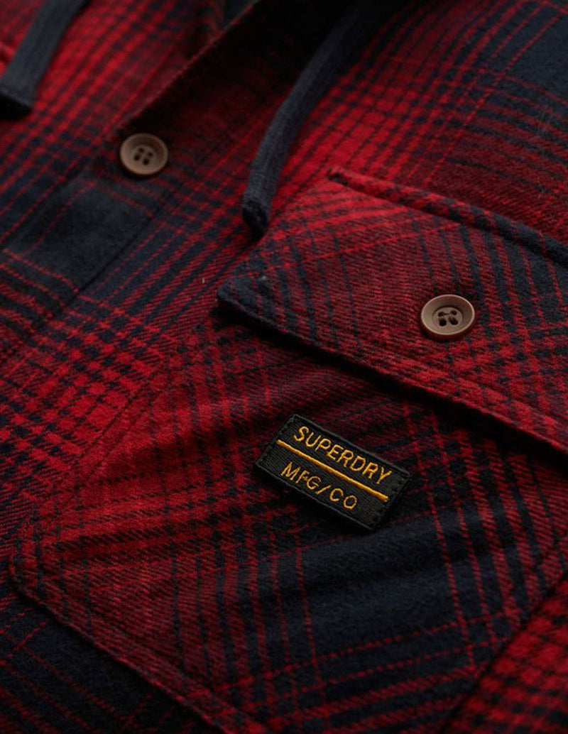 Chaqueta Superdry de Cuadros con Capucha Surplus Roja Hombre M4011