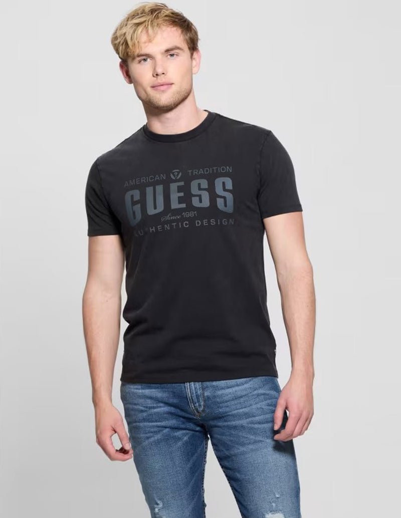 Camiseta GUESS con Logo Frontal Negra Hombre