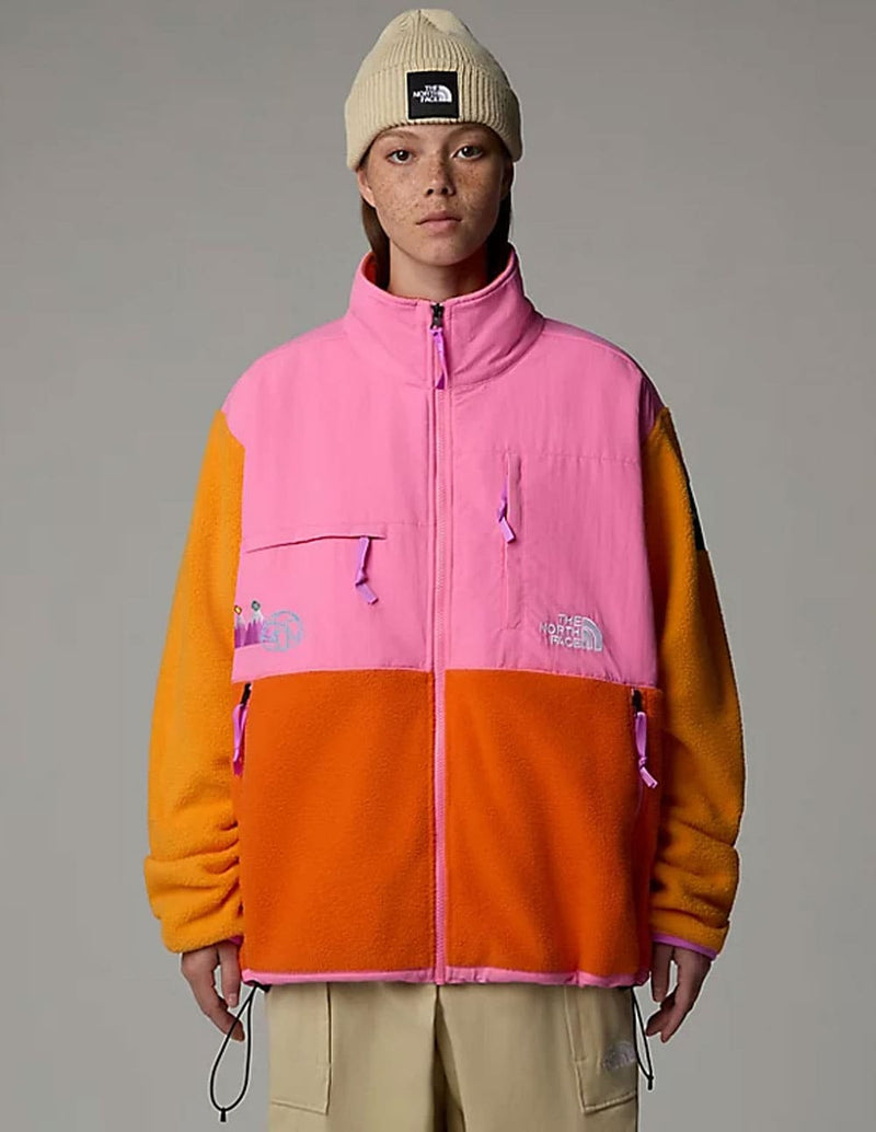 Chaqueta The North Face x Yinka Ilori Denali Retro Naranja y Rosa Unisex