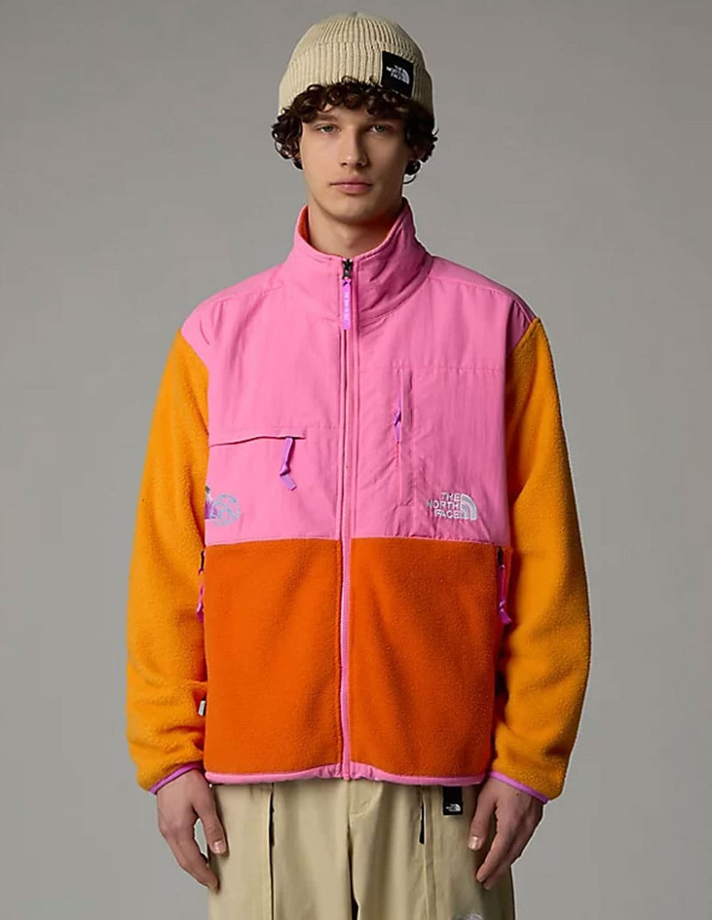 Chaqueta The North Face x Yinka Ilori Denali Retro Naranja y Rosa Unisex