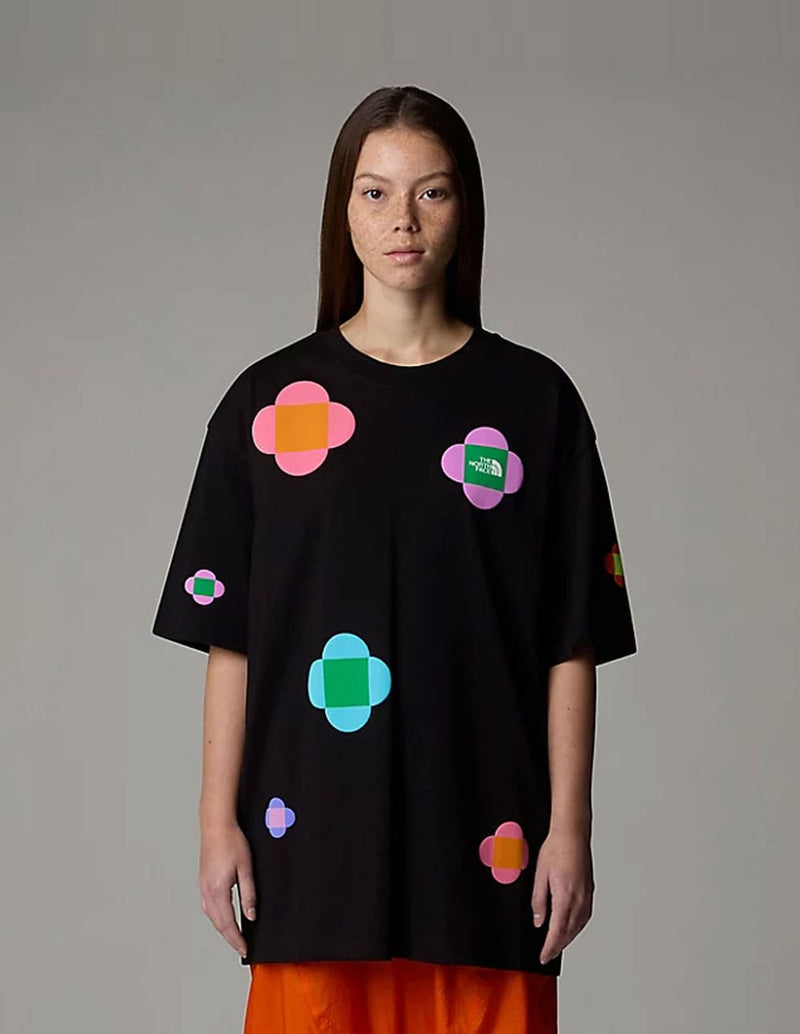 Camiseta The North Face x Yinka Ilori Let's Blossom Together Negra Unisex