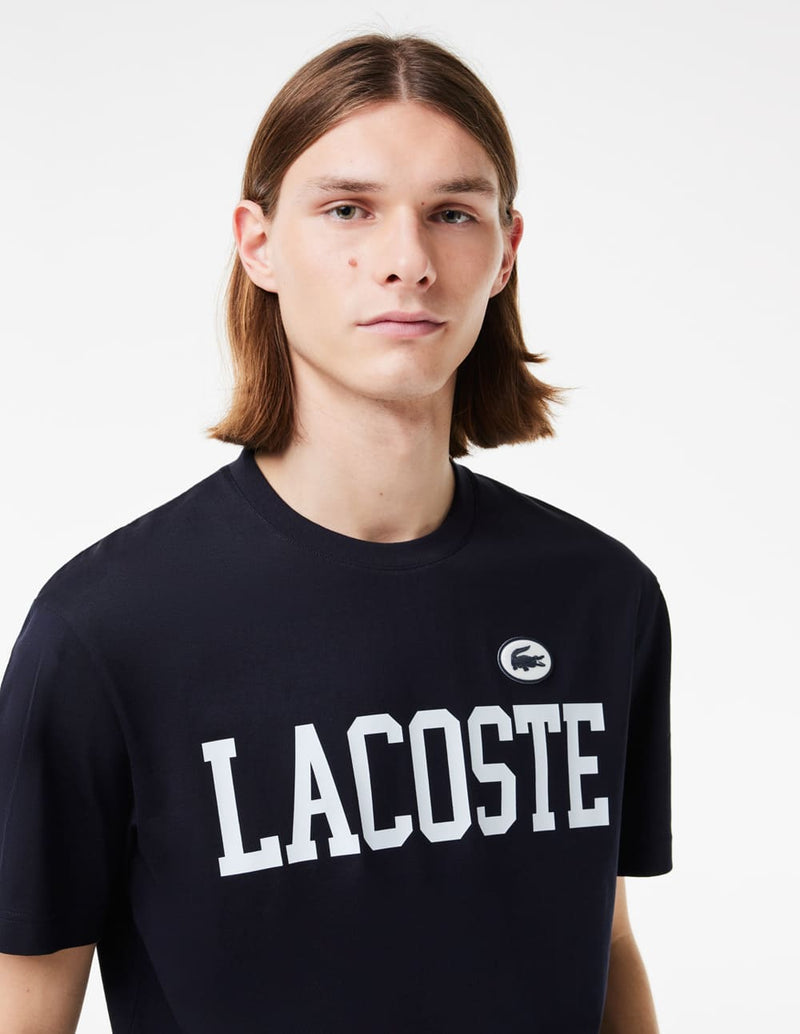 Camiseta Lacoste con Estampado e Insignia Azul Marino Hombre