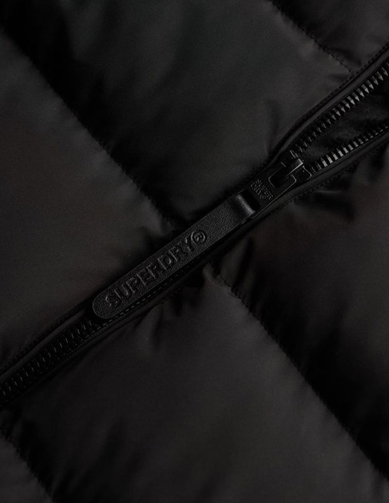 Chaqueta Acolchada Superdry con Capucha Negra Mujer