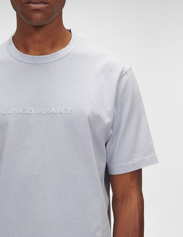 Camiseta C.P. Company 1020 con Logo Frontal Gris Hombre